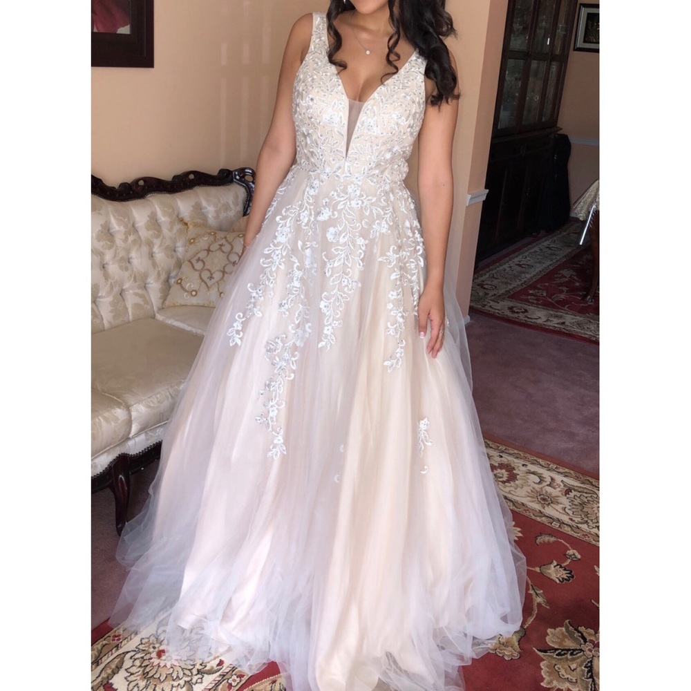 BEAUTIFUL PROM DRESS